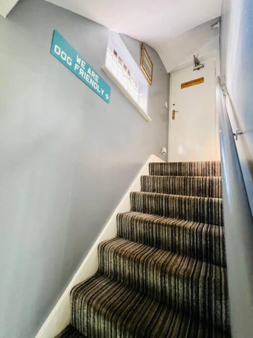 Swordfish Cottage **Next To The Harbour** 휫비 외부 사진